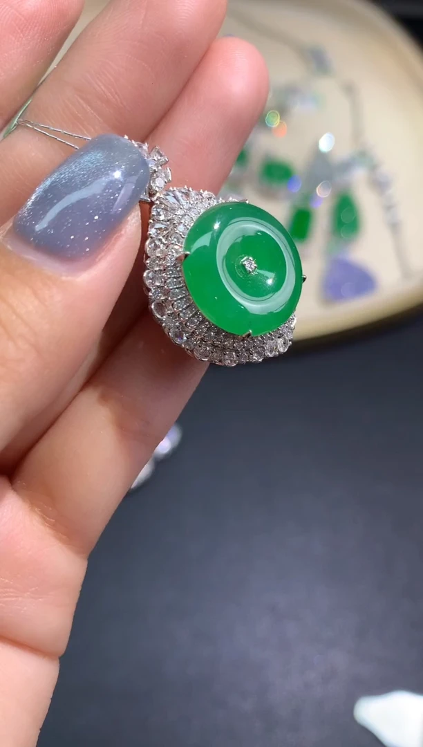 吊坠(不含链)18K金镶嵌翡翠吊坠A60|49800