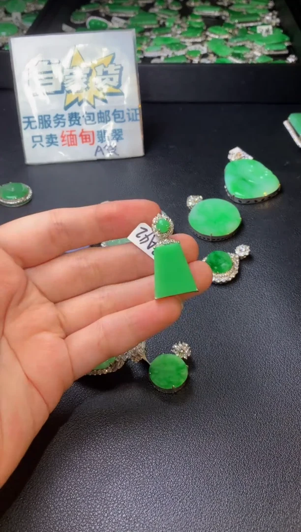 翡翠银S925镶嵌颈饰翡翠