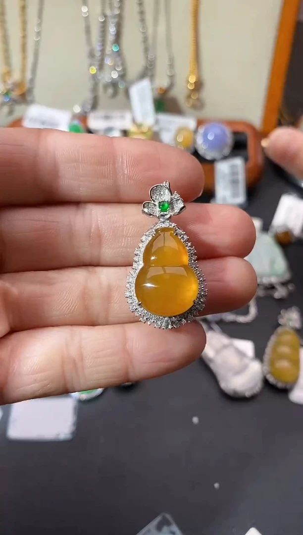 【闪购商品】翡翠吊坠(不含链)18K金镶嵌吊坠