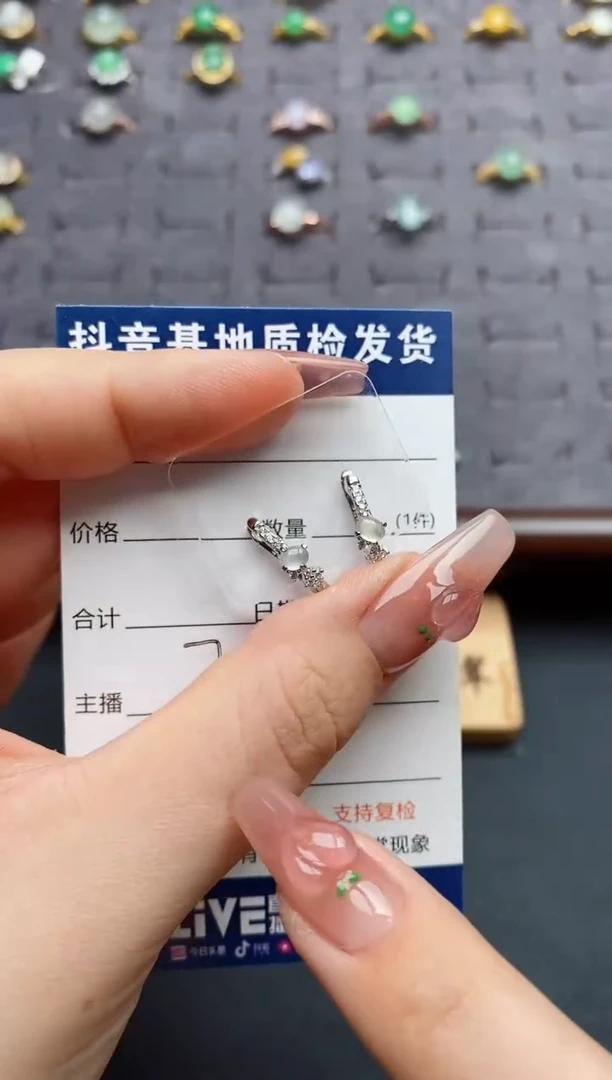 银S925镶嵌翡翠耳饰.........
