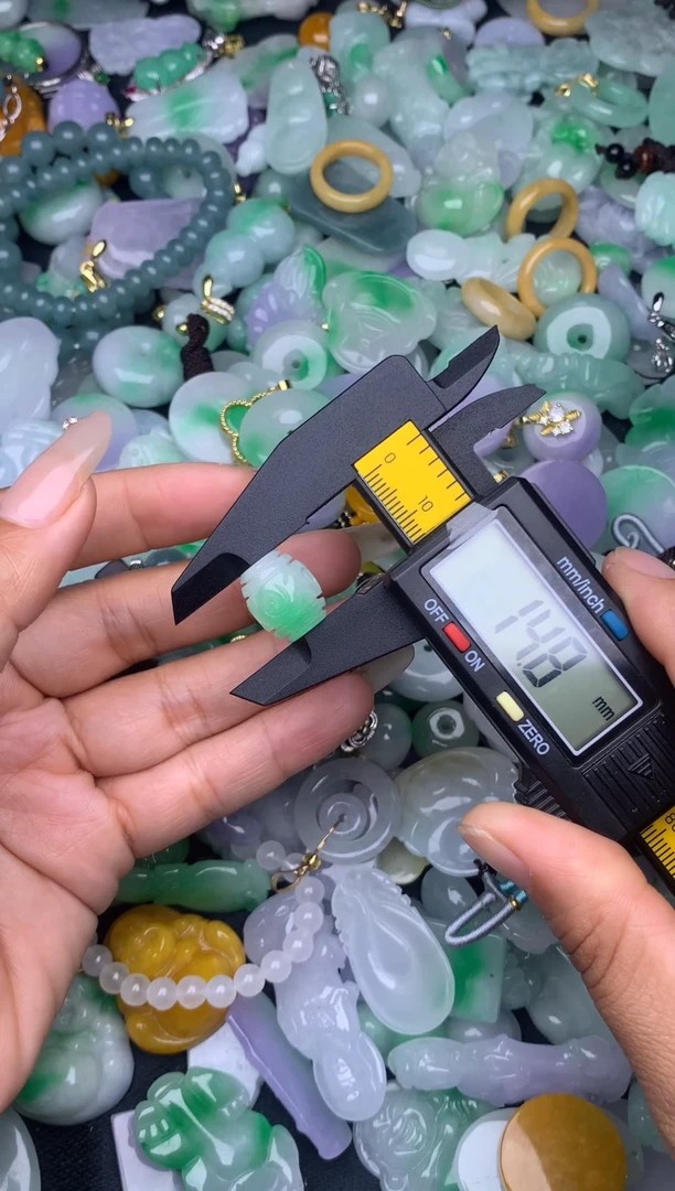 翡翠未镶嵌颈饰天然缅甸翡翠吊坠