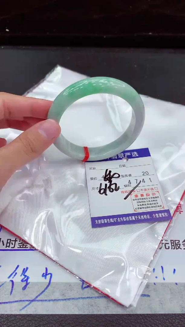 翡翠手镯未镶嵌1111111111111111