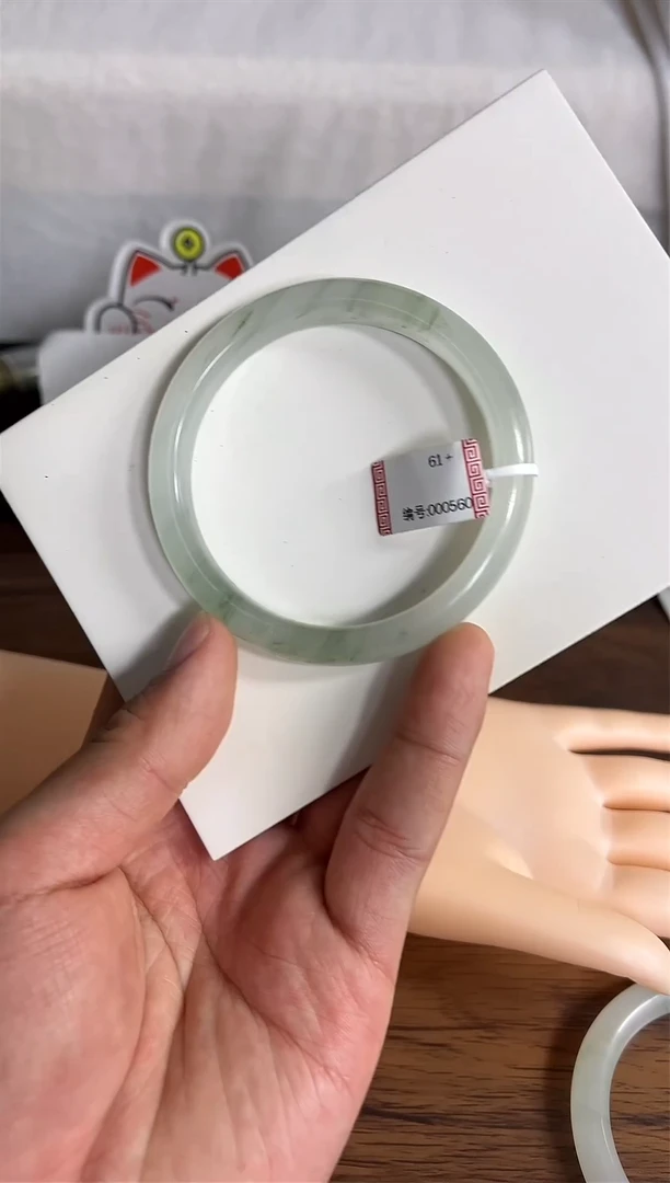 【闪购商品】石英质玉手镯未镶嵌560