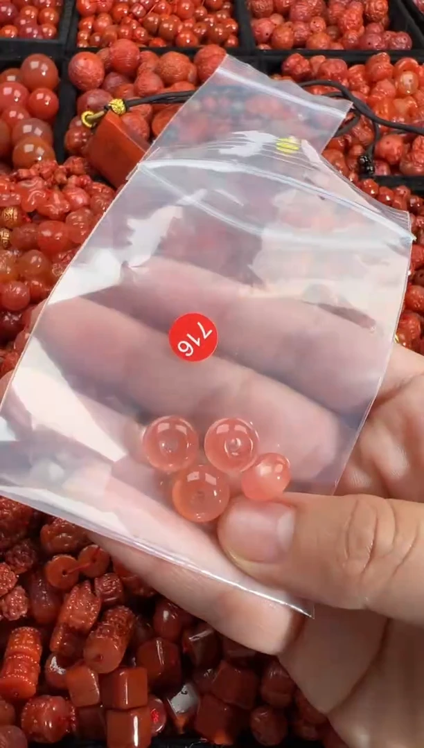 南红玛瑙未镶嵌颈饰1