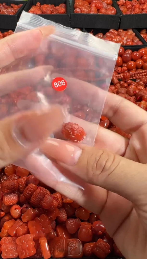 南红玛瑙未镶嵌颈饰1