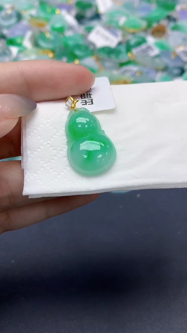 翡翠18K金镶嵌颈饰天然缅甸a货翡翠