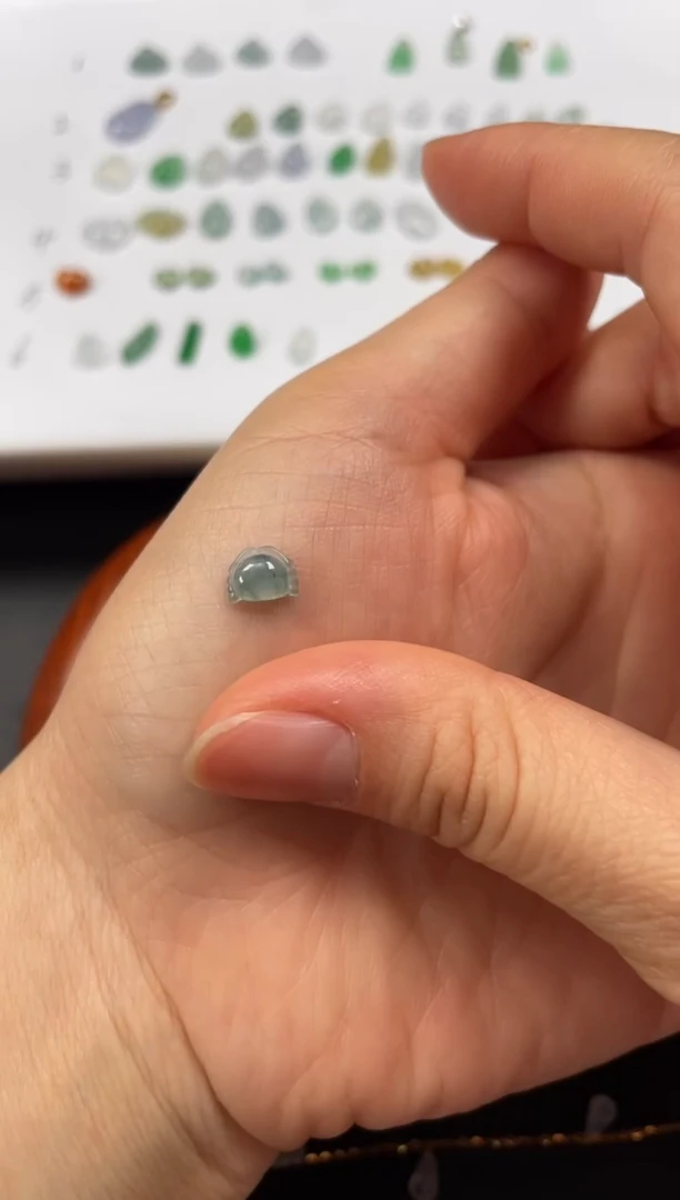 吊坠(不含链)18K金镶嵌翡翠一个JK212