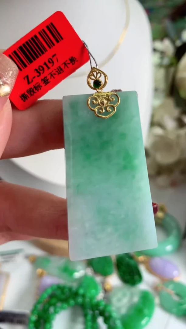 【闪购商品】翡翠吊坠(不含链)18K金镶嵌挂件