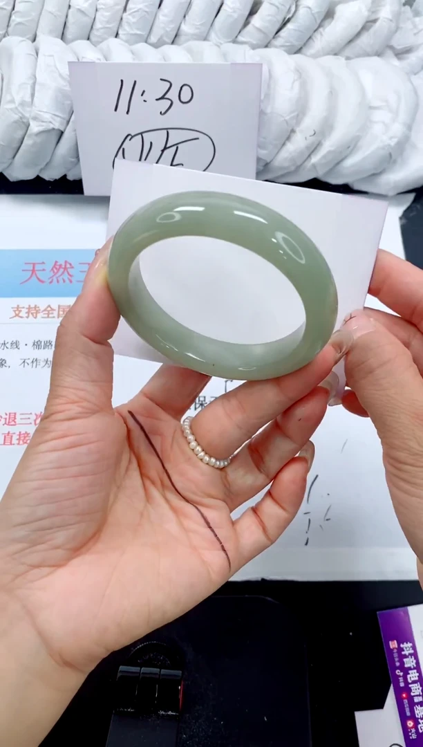 未镶嵌手镯石英质玉131-56.4