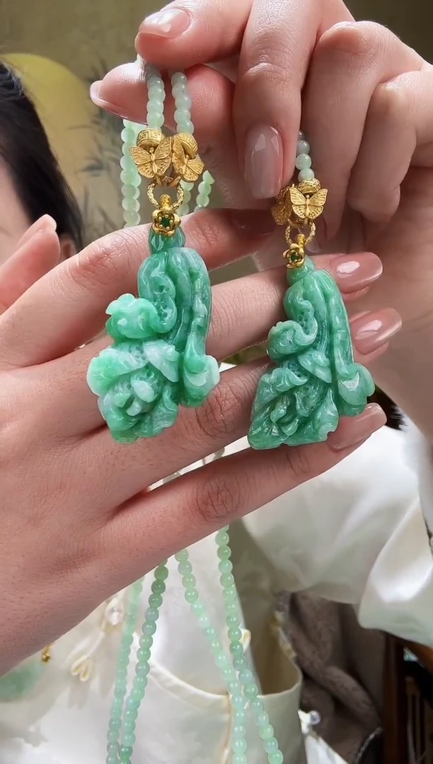 颈饰未镶嵌翡翠多样发其一个