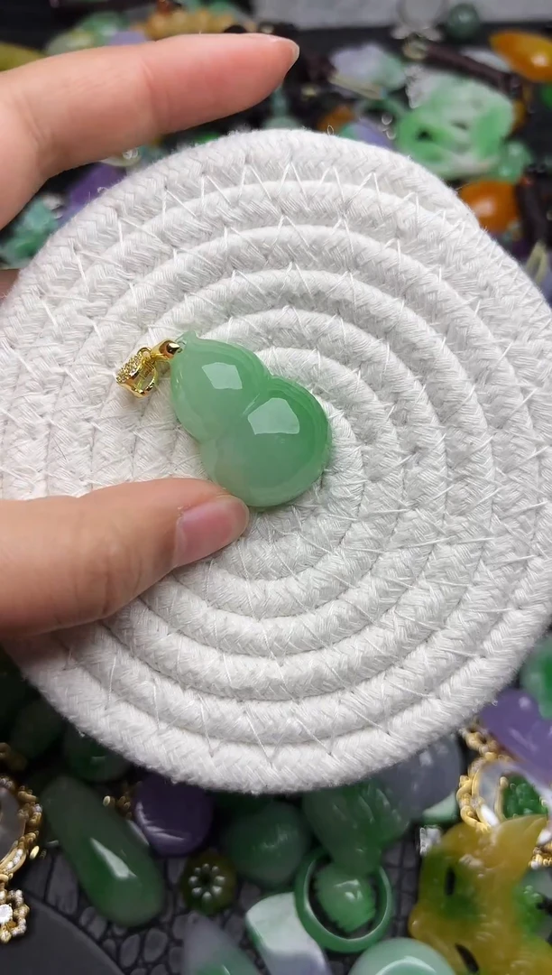 颈饰未镶嵌翡翠缅甸翡翠吊坠