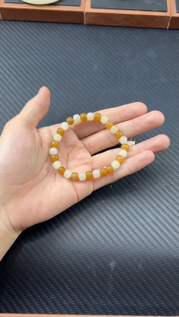 手串未镶嵌和田玉且末金山微色差卡6*7手串