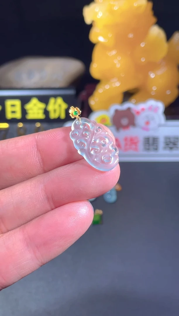 翡翠18K金镶嵌颈饰