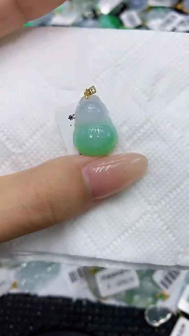 翡翠18K金镶嵌颈饰111111111111