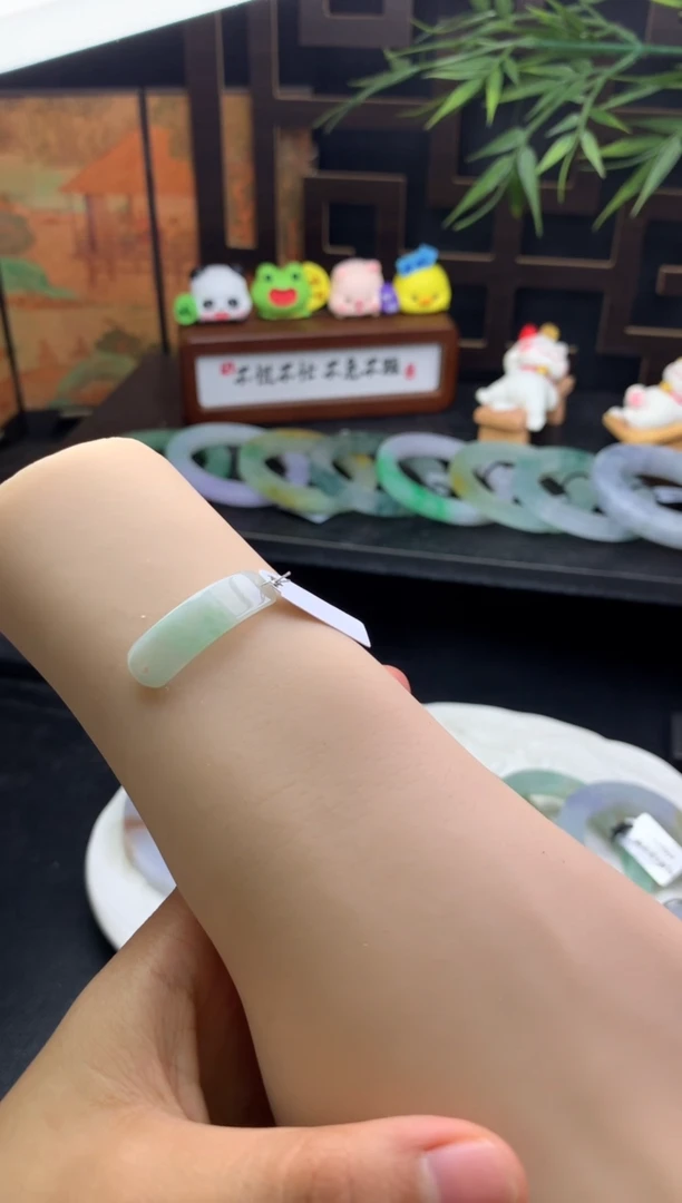 颈饰未镶嵌翡翠一**缘手牌