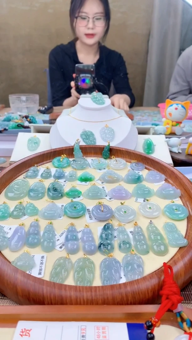 颈饰18K金镶嵌翡翠天然A货翡翠挂件