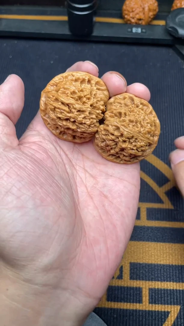 文玩核桃吊坠南疆石全品40