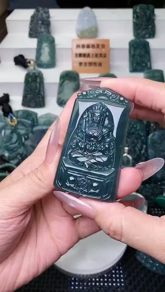 颈饰未镶嵌翡翠