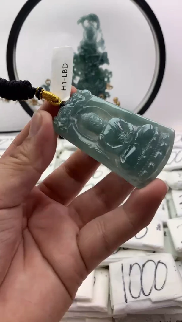 翡翠未镶嵌颈饰大日