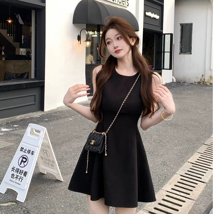 高级设计连衣裙女气质穿搭收腰遮肉显瘦简约百搭背心小个子连衣裙