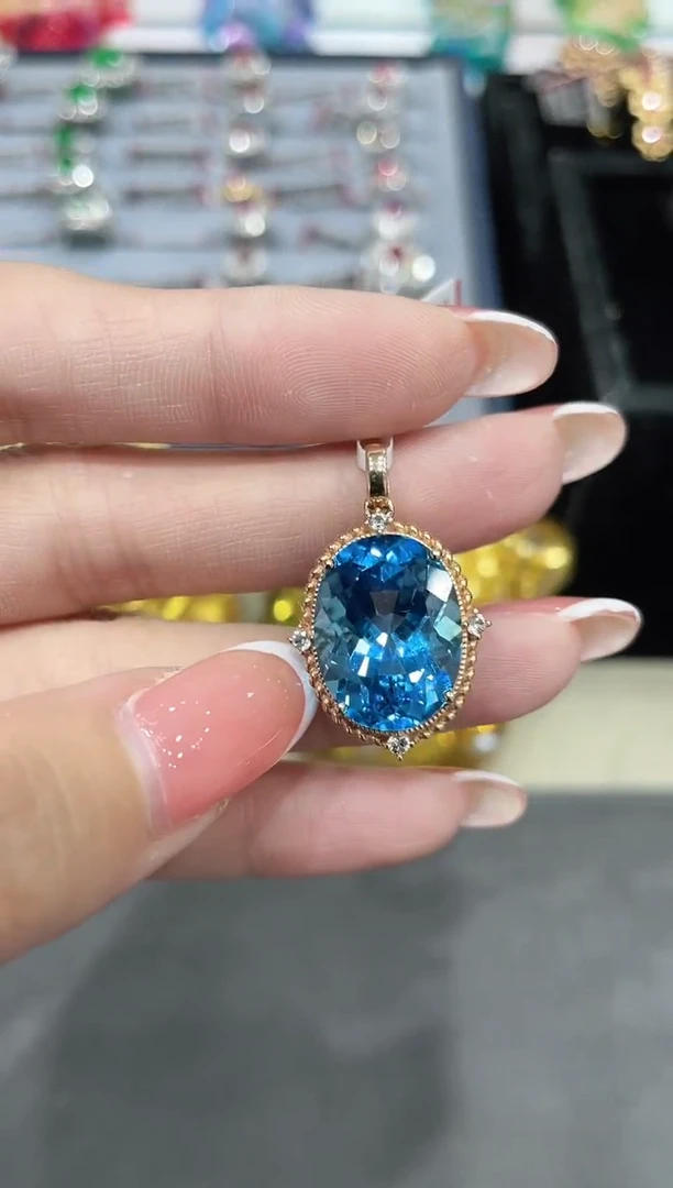 18K金镶嵌吊坠托帕石吊坠