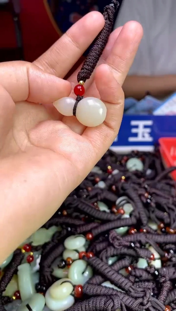 未镶嵌和田玉挂件1