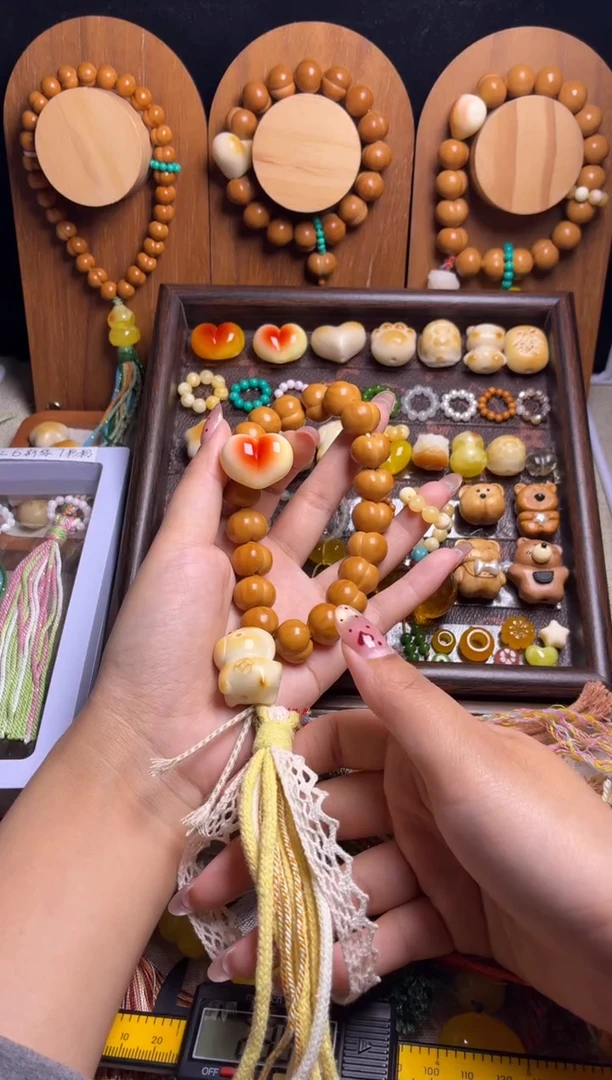 手串猴头核桃果*?全品精工光面白俏色心黄跑环小马三通奶油风流苏