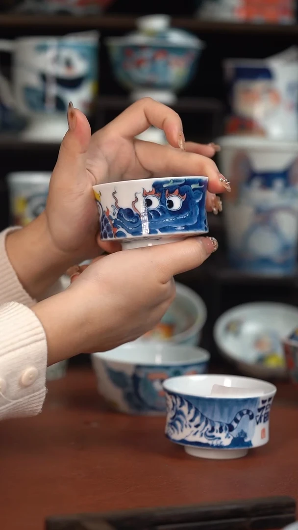 昨明龙纹马蹄杯（清仓福利）