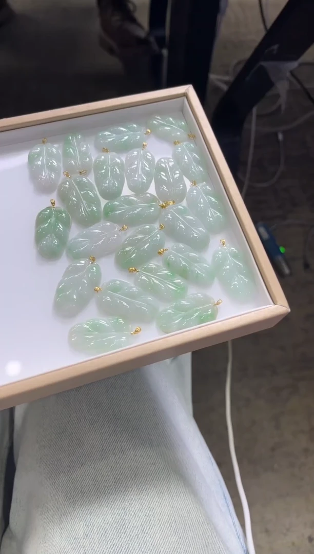 颈饰18K金镶嵌翡翠T155 /多样性发一件/配绳子