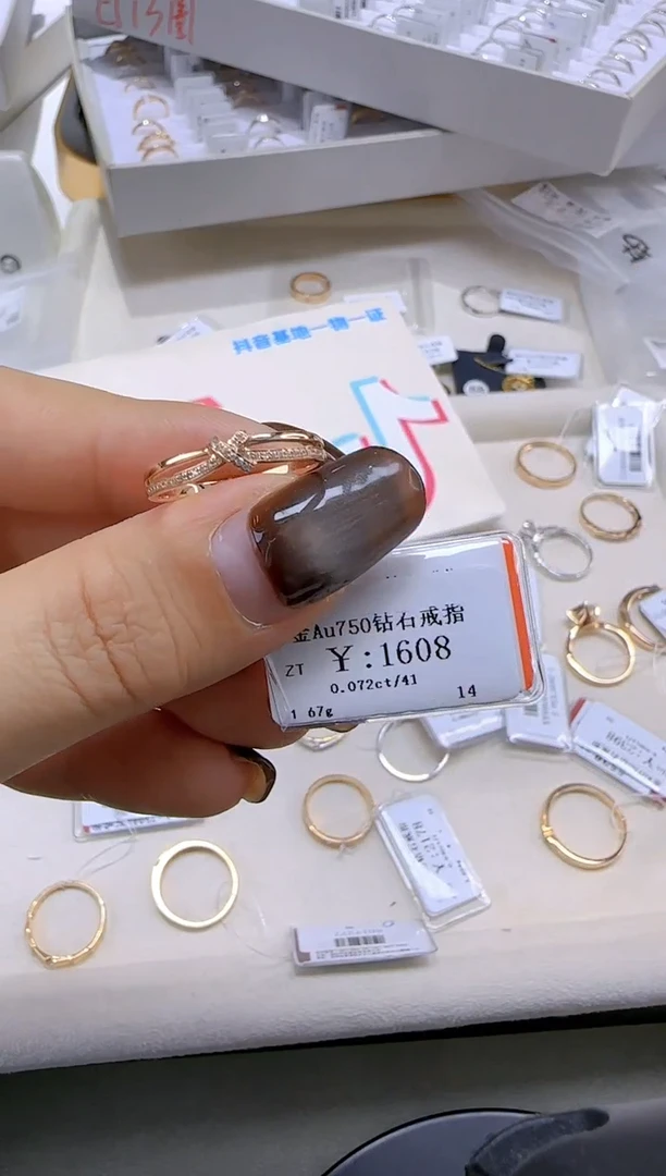 【闪购商品】钻石戒指/指环18K金镶嵌144900