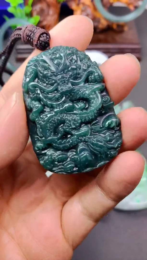 颈饰未镶嵌翡翠老*龙牌