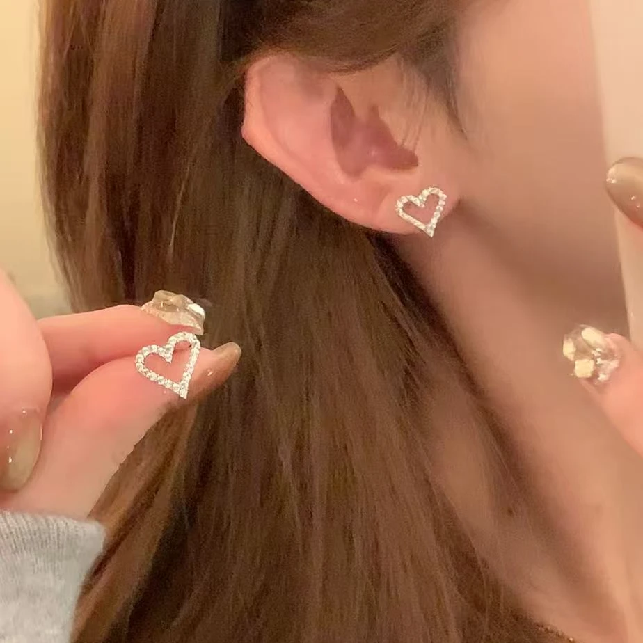 铜合金锆石耳饰 韩系百搭闪锆镂空爱心耳环女气质百搭耳针耳饰