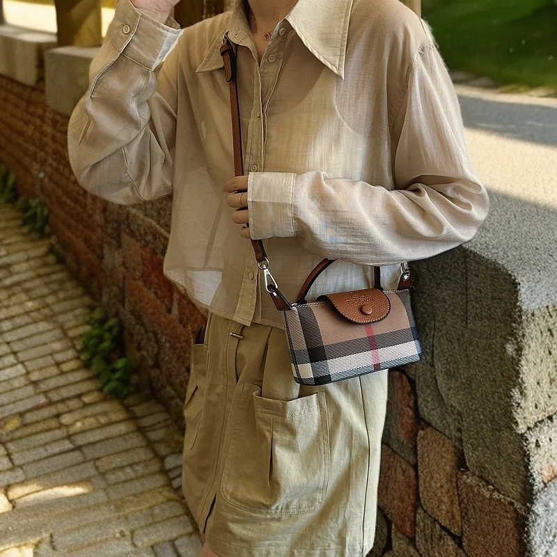 2025新款女包断款王轻奢复古通勤百搭条纹小号饺子包中性斜挎包女