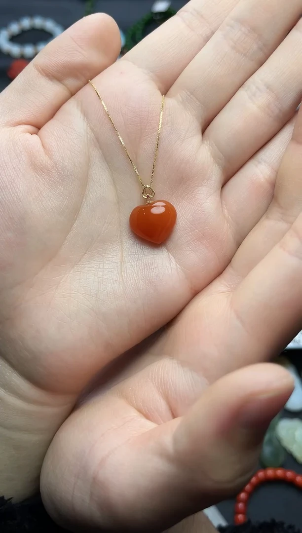 18K金镶嵌颈饰南红玛瑙爱心06