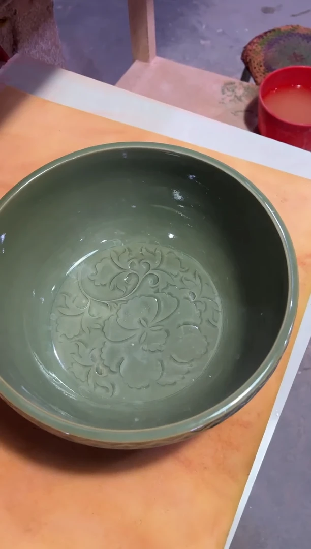 耀州窑缠枝牡丹大面盆（聚宝盆）