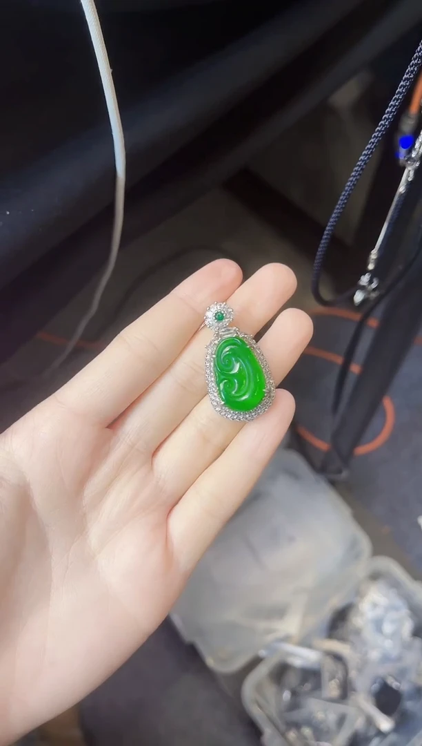【闪购商品】翡翠颈饰银S925镶嵌如意吊坠