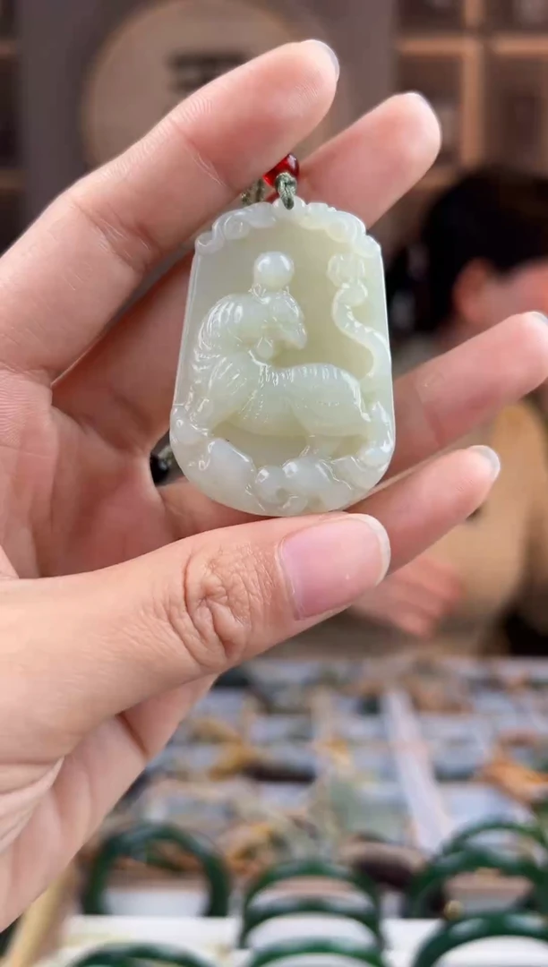 颈饰未镶嵌和田玉拍一发一，拍一发一