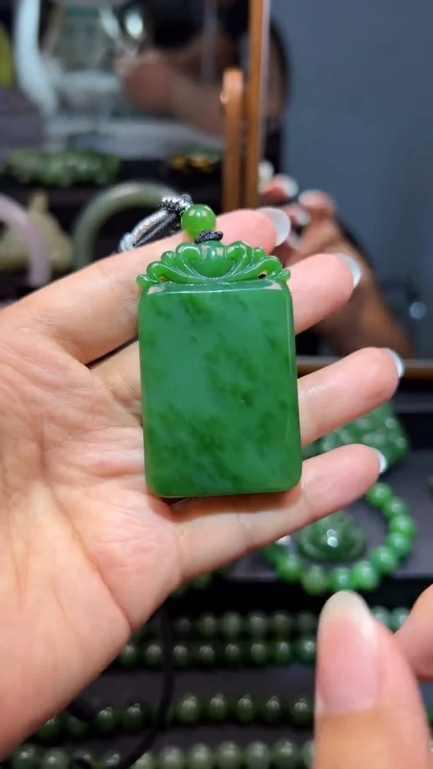 和田玉（碧玉）未镶嵌颈饰1