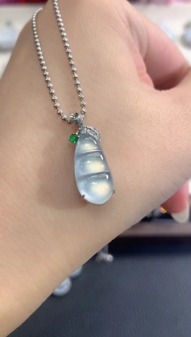 吊坠(不含链)18K金镶嵌翡翠春日珠宝 C19