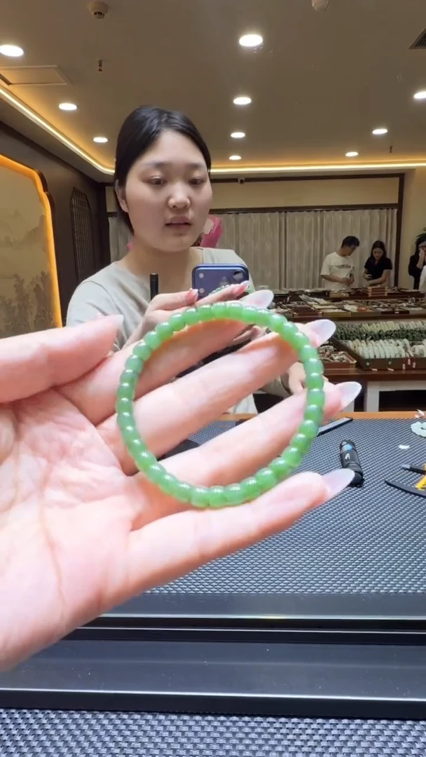 颈饰未镶嵌和田玉手串6mm