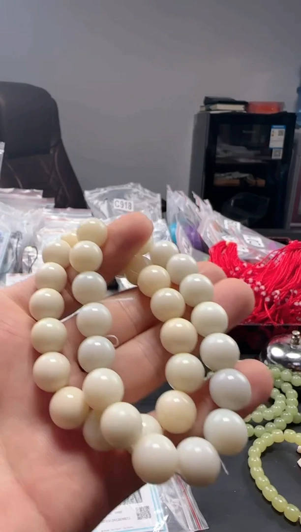 和田玉未镶嵌颈饰1