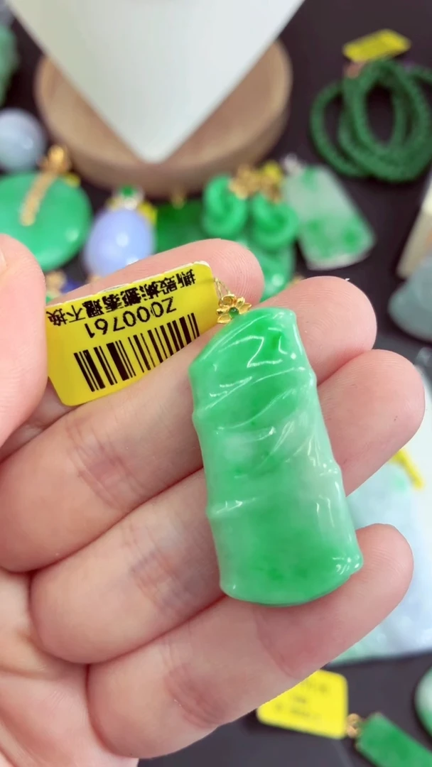 吊坠(不含链)18K金镶嵌翡翠挂件