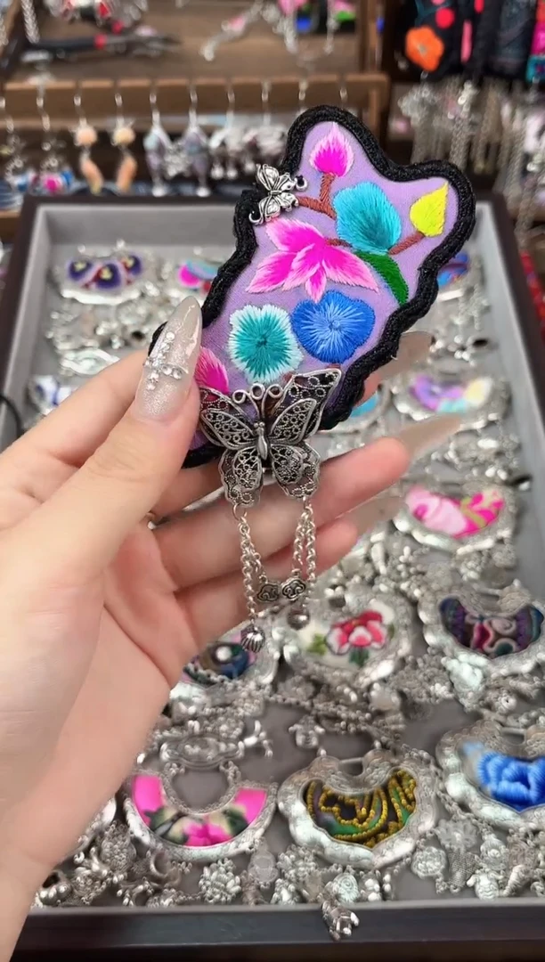 织绣民族风非遗老绣饰品610