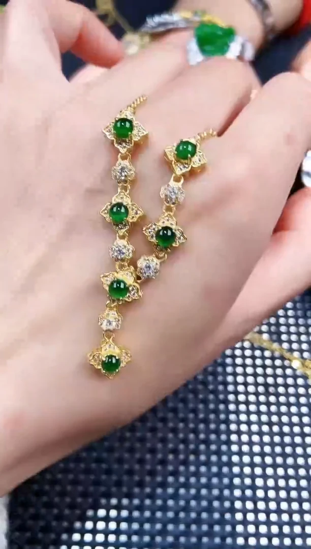 【闪购商品】翡翠颈饰未镶嵌11111111