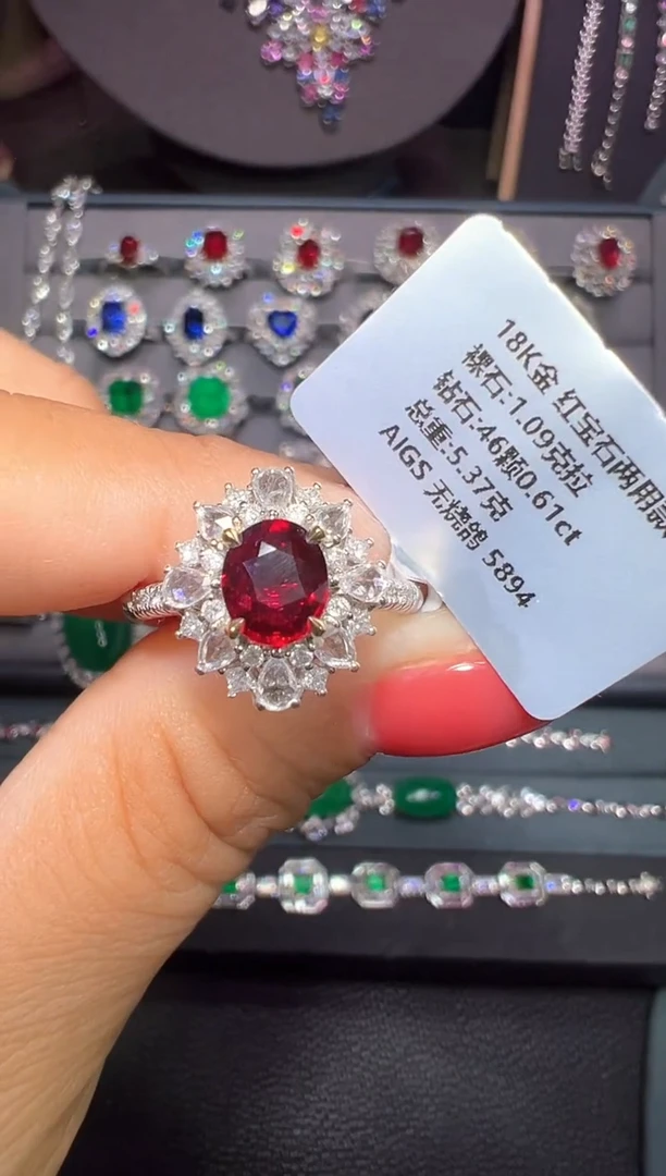 18K金镶嵌戒指红宝石