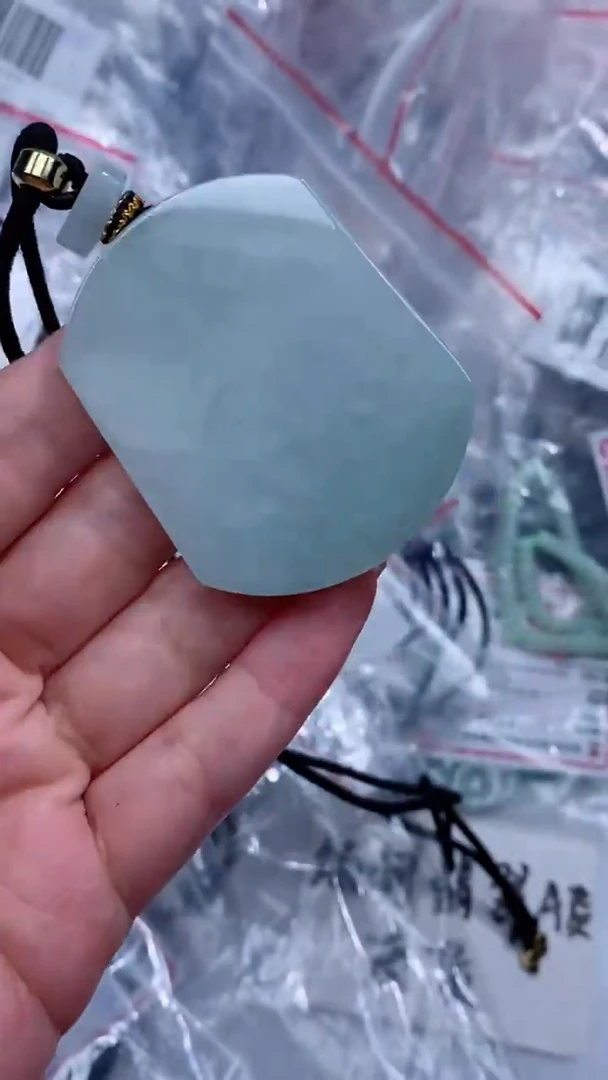 颈饰未镶嵌翡翠吊坠