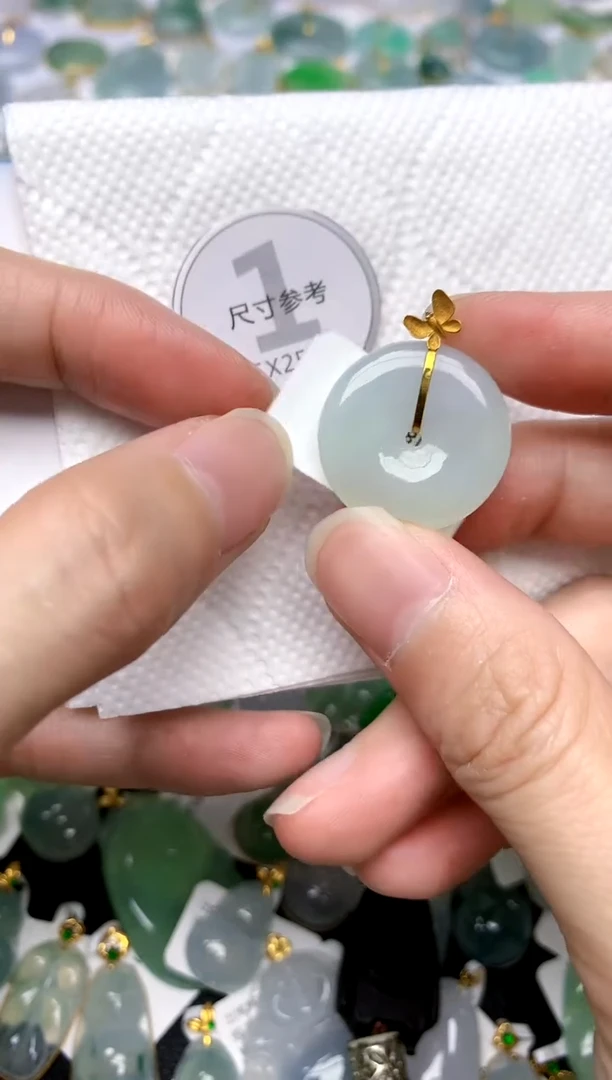 颈饰18K金镶嵌翡翠天然A货翡翠