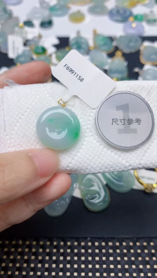 颈饰18K金镶嵌翡翠天然缅甸A货翡翠