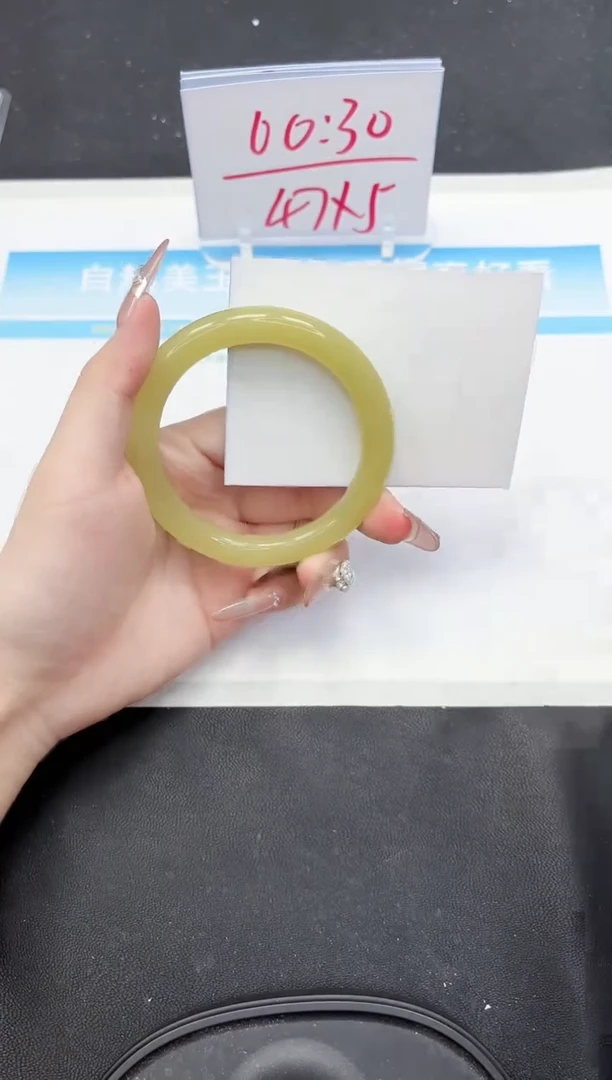 【闪购商品】石英质玉手镯未镶嵌133-60