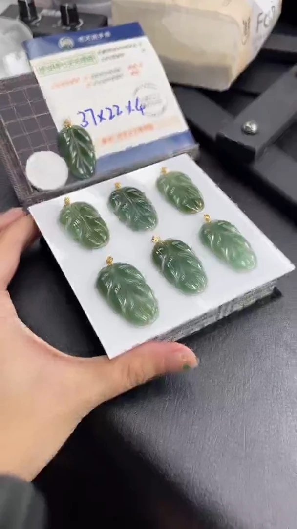 【闪购商品】翡翠颈饰18K金镶嵌油青叶子4/多样性发其一ZBCP